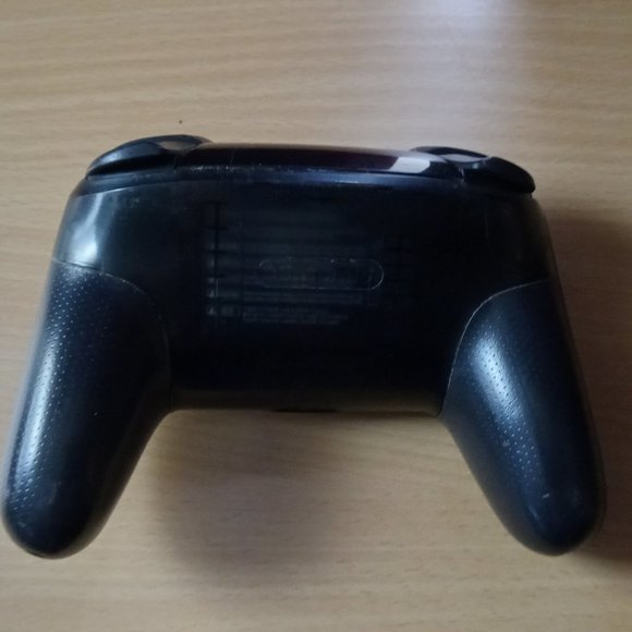 Nintendo Switch Pro Controller - Picture 2 of 3